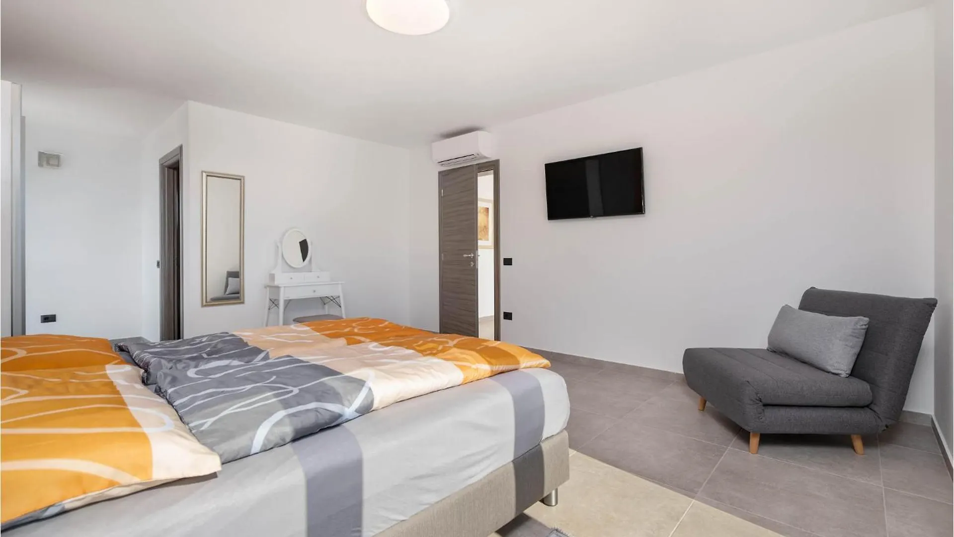 4 Bedroom Beautiful Home In Vodnjan Tatil Evi
